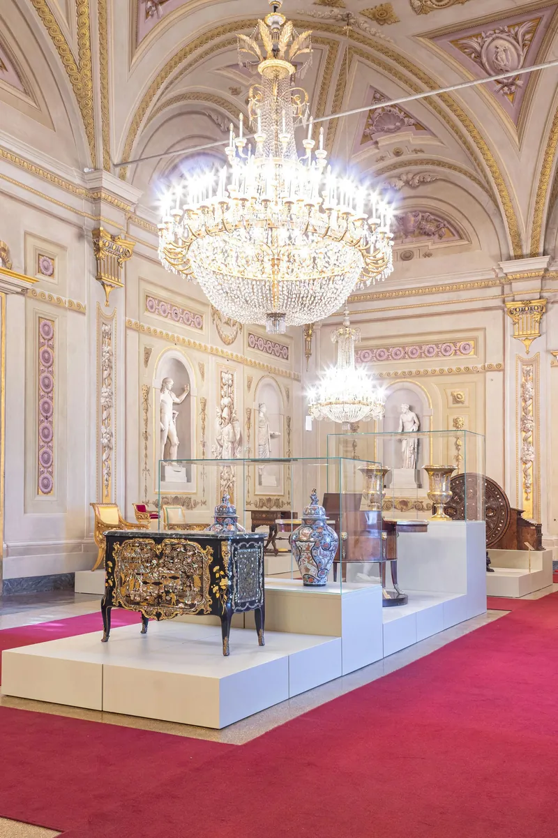 At the Pitti Palace, the "very best" of the king's furniture