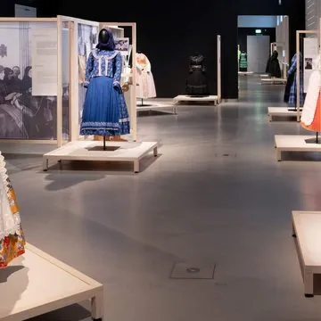 Tela pesada. Mujeres – Trajes – Historias de vida